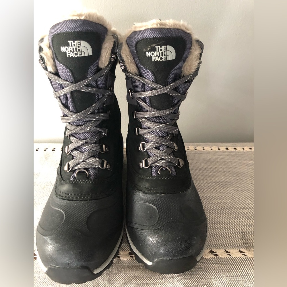 Women’s Northface winter boots
